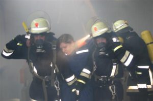2005-04-09 Feuerwehrübung Schule (1)