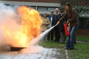 2005-04-09 Feuerwehrübung Schule (4)