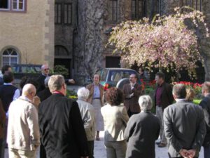 2005-04-22-Schlossfuehrung-mit-Gaesten-aus-Zeitlofs