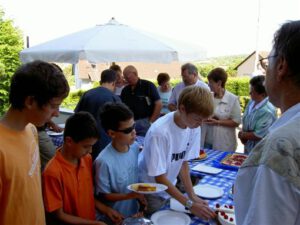 2006-07-16 Kuchenverkauf der Ministranten