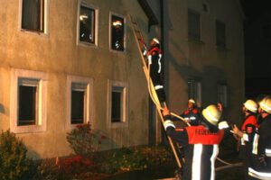 2006-11-27 Wohnhausbrand (14)
