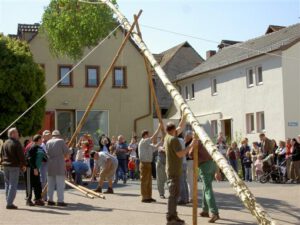 2007-05-01 Maibaum (05)