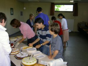 2009-05-17 Kuchenverkauf der Ministranten (1)