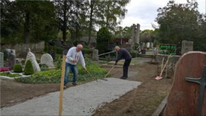 2016-10-15 12.58.20 Evang Friedhof gepflegt